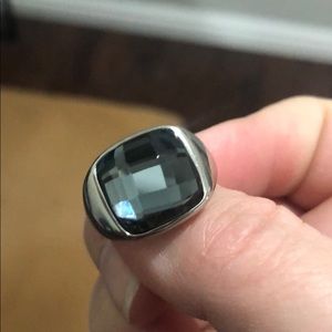 💍 Silver and Gray Jeweled Ring